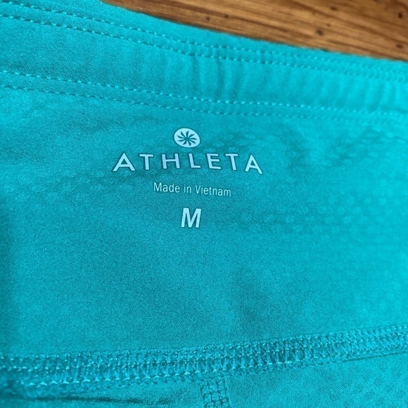 𝅺athleta M Workout Crop Leggings Green. - Picture 5 of 10